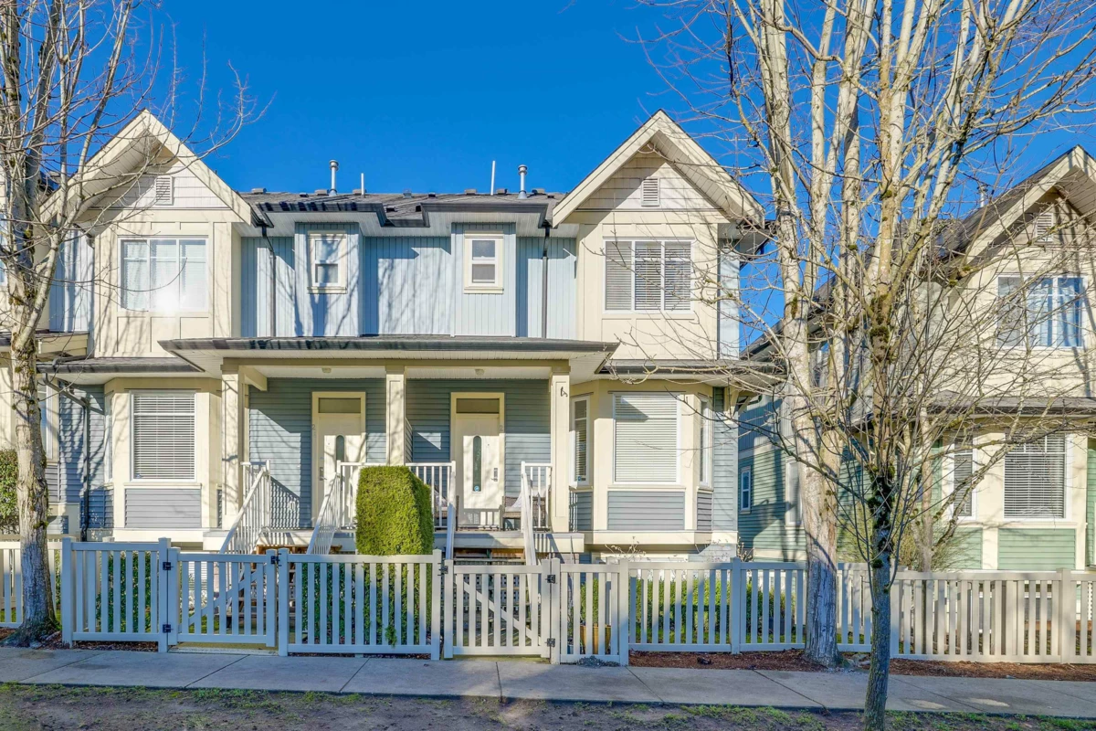 Family Room Photo of 23 6575 192 Street, Surrey, BC