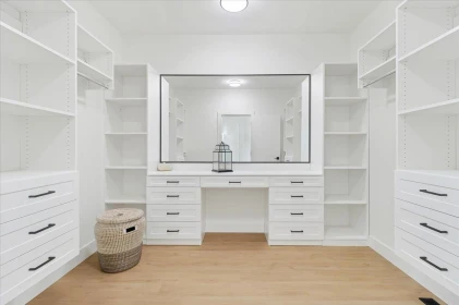 Walk-In Closet Photo of 26514 29 Avenue, Langley, BC