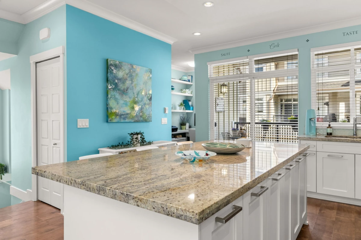 Dining Area Photo of 24 2925 King George Boulevard, Surrey, BC