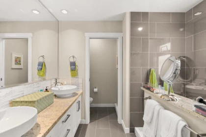 Hallway Photo of 24 2925 King George Boulevard, Surrey, BC