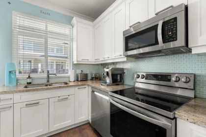 Kitchen Photo of 24 2925 King George Boulevard, Surrey, BC
