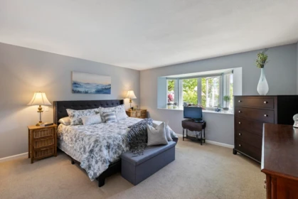 Powder Room Photo of 9109 160a Street, Surrey, BC