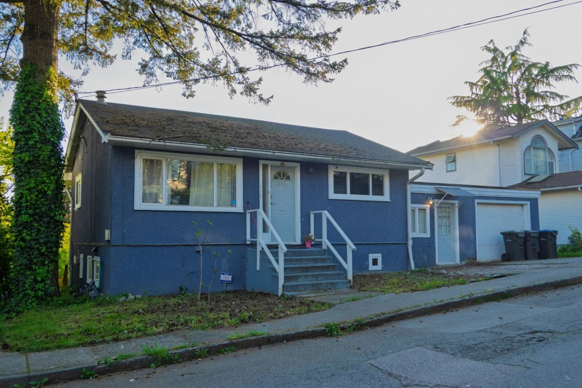 Family Room Photo of 212 Mowat Street, New Westminster, BC