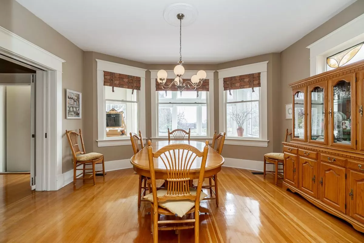 Dining Area Photo of 111 E 61st Avenue, Vancouver, BC