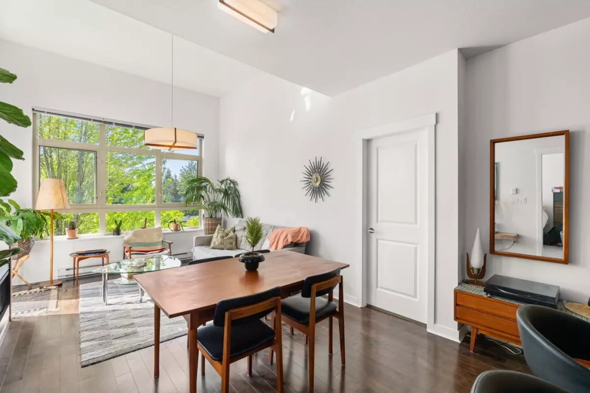 Family Room Photo of 406 15988 26 Avenue, Surrey, BC