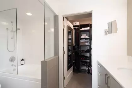 Hallway Photo of 701 1341 Clyde Avenue, West Vancouver, BC