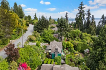 Front Yard Photo of 2660 Queens Avenue, West Vancouver, BC