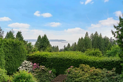 Swimming Pool Photo of 2660 Queens Avenue, West Vancouver, BC