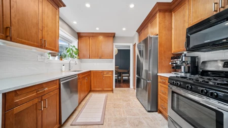 Kitchen Island Photo of 3222 Chestnut Street, Abbotsford, BC