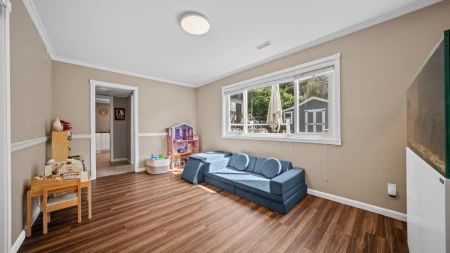 Walk-In Closet Photo of 3222 Chestnut Street, Abbotsford, BC