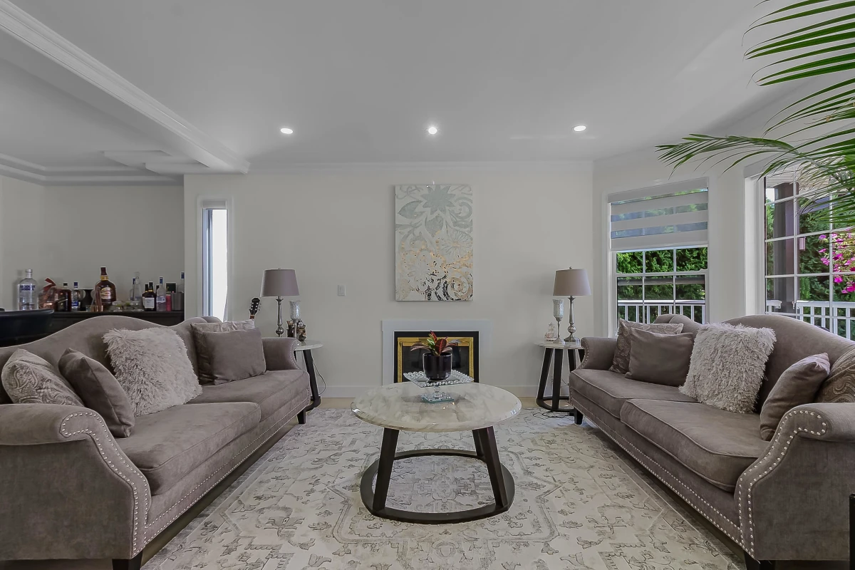 Family Room Photo of 19113 62a Avenue, Surrey, BC