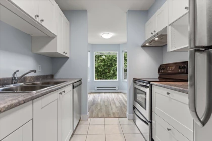 Kitchen Photo of 210 45222 Watson Road, Chilliwack, BC