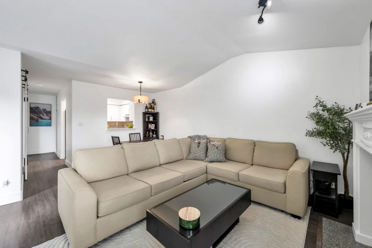 Dining Area Photo of 308 33675 Marshall Road, Abbotsford, BC