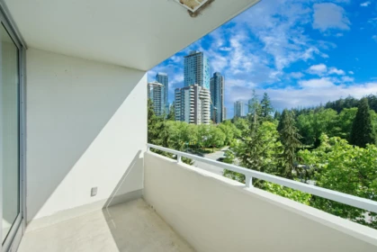Kitchen Island Photo of 804 5652 Patterson Avenue, Burnaby, BC
