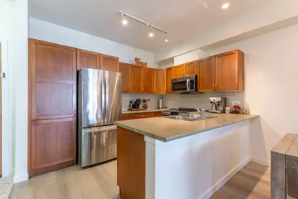 202 33318 E Bourquin Crescent, Abbotsford, BC, Abbotsford — Apartment/Condo for sale