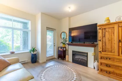 Primary Bedroom Photo of 202 33318 E Bourquin Crescent, Abbotsford, BC