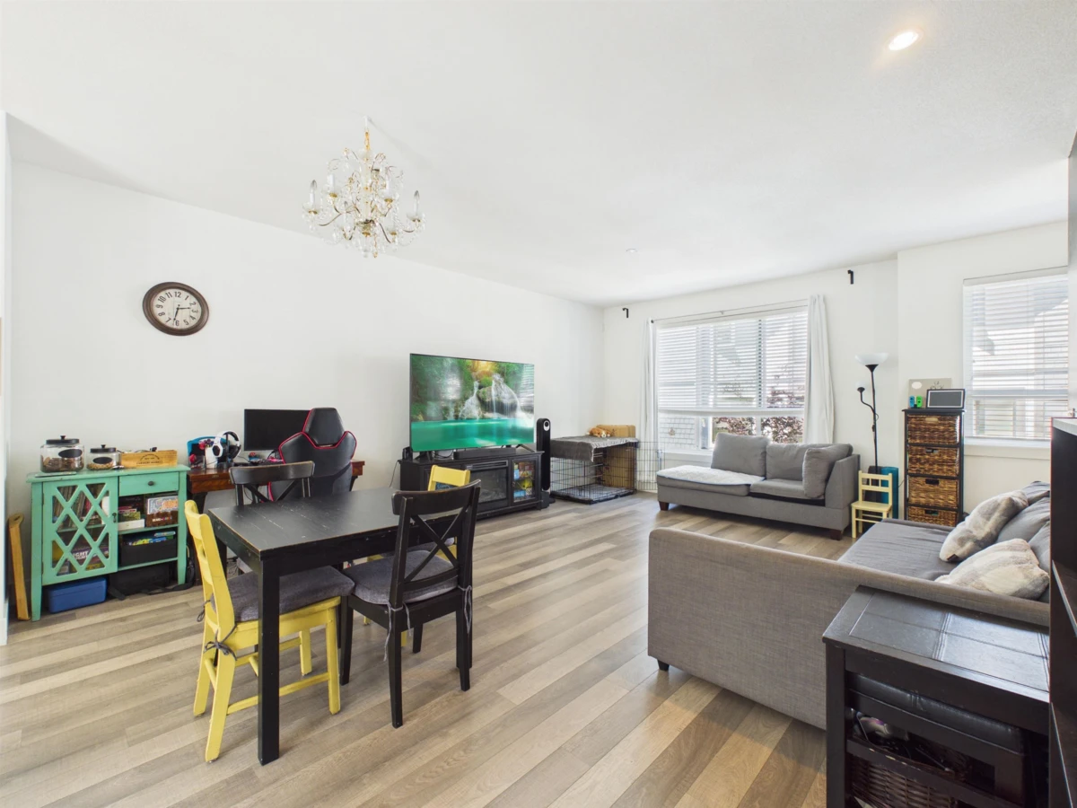 Dining Area Photo of 13 16760 25 Avenue, Surrey, BC