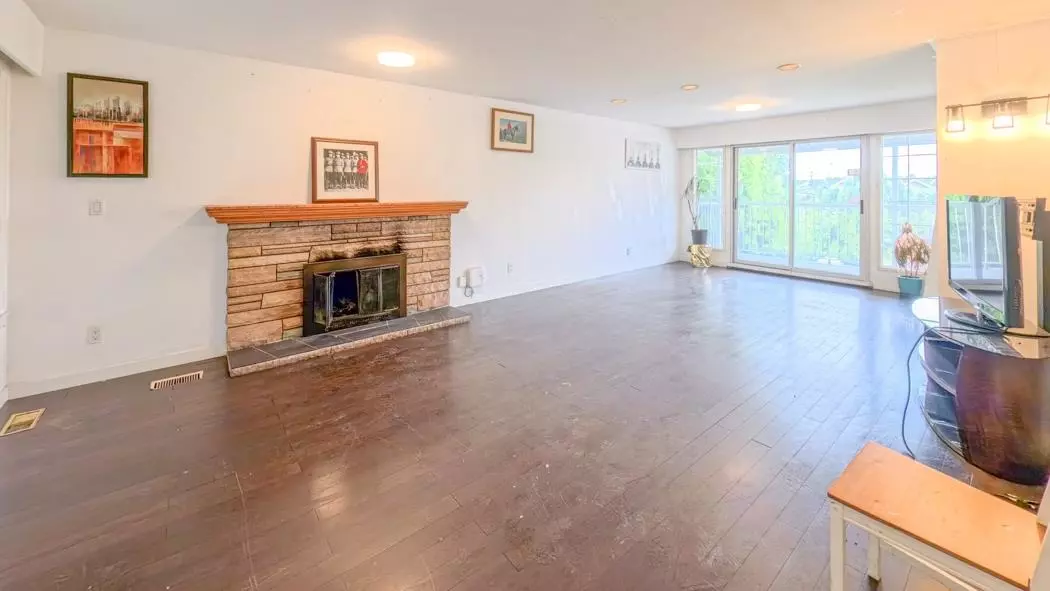 Living Room Photo of 2849 W King Edward Avenue, Vancouver, BC