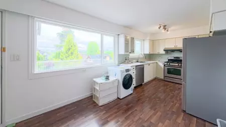Kitchen Island Photo of 2849 W King Edward Avenue, Vancouver, BC