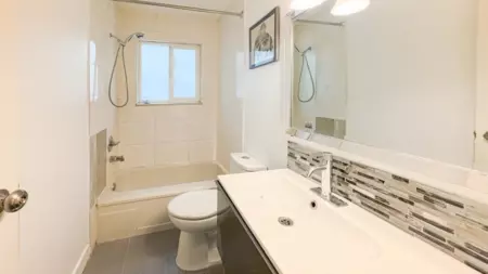 Primary Bathroom Photo of 2849 W King Edward Avenue, Vancouver, BC