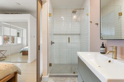Walk-In Closet Photo of 737-745 St. Andrews Avenue, North Vancouver, BC