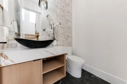 Guest Bathroom Photo of 20453 69 Avenue, Langley, BC