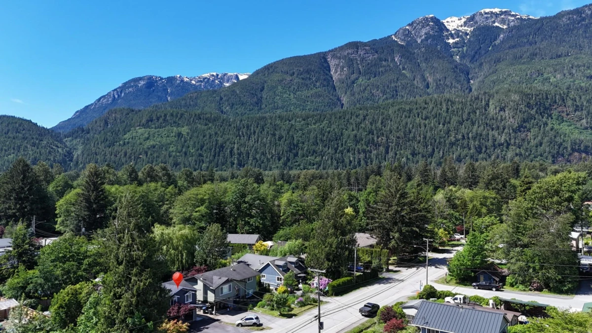 Family Room Photo of 1254 Depot Road, Squamish, BC