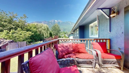Breakfast Nook Photo of 1254 Depot Road, Squamish, BC