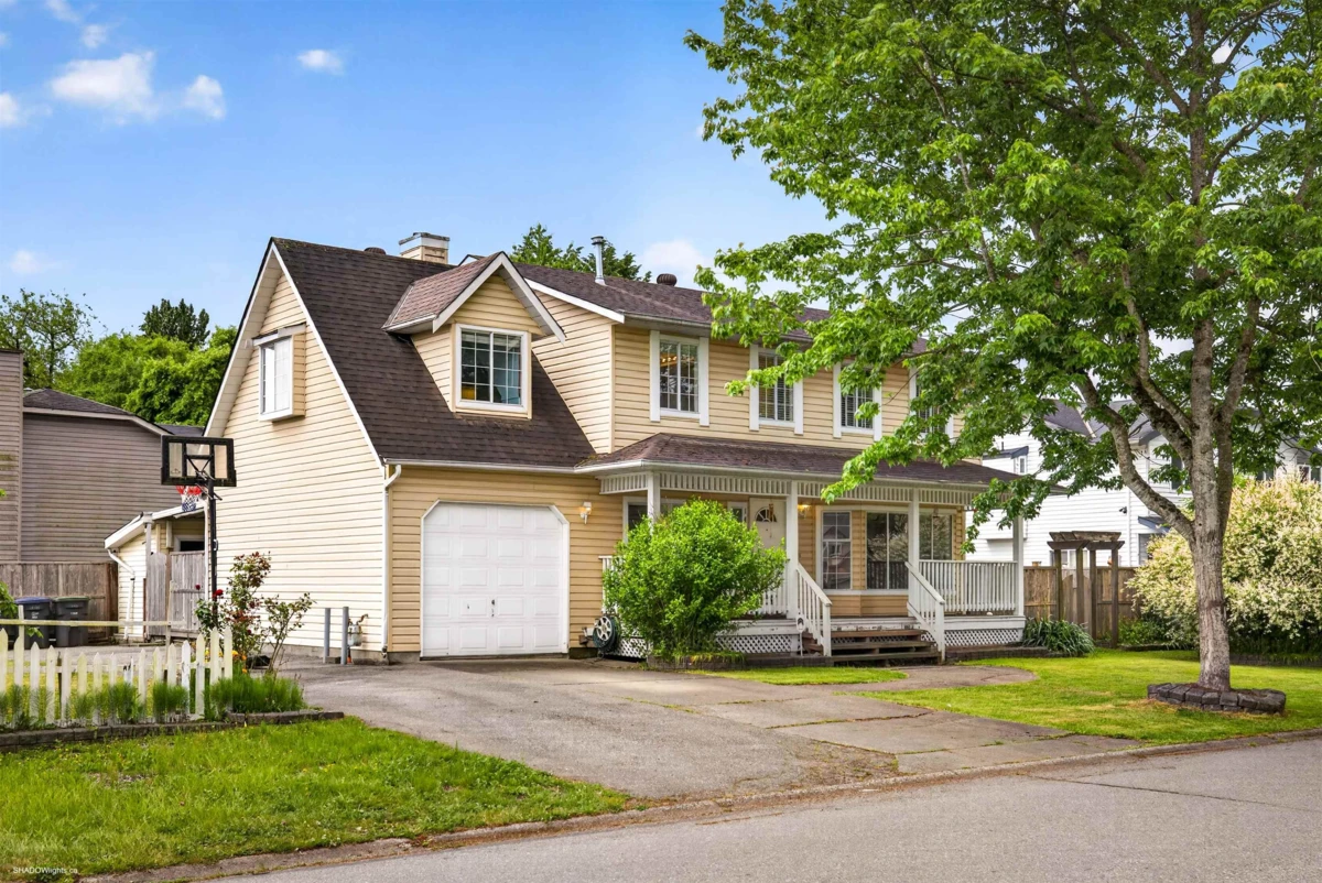 Family Room Photo of 14186 66a Avenue, Surrey, BC