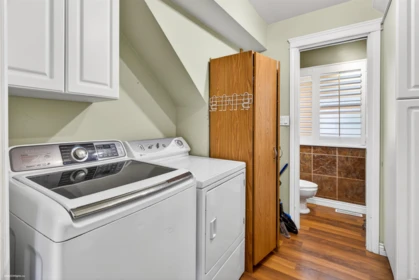 Mudroom Photo of 14186 66a Avenue, Surrey, BC