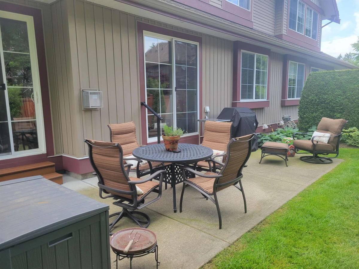 Living Room Photo of 20 45545 Tamihi Way, Chilliwack, BC