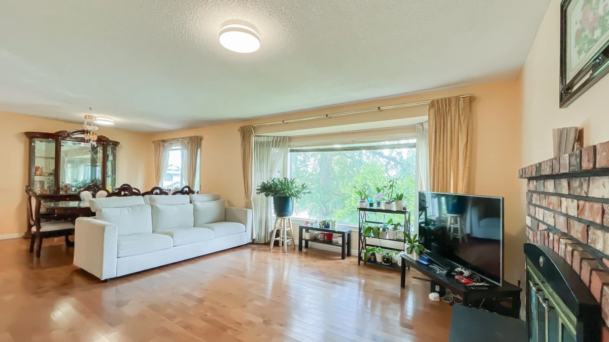 Family Room Photo of 9392 139 Street, Surrey, BC
