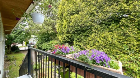Entry Foyer Photo of 9392 139 Street, Surrey, BC