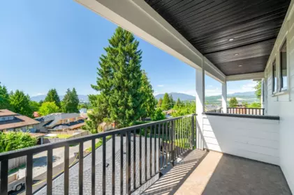 Hot Tub / Spa Photo of 1 6139 Ashworth Avenue, Burnaby, BC