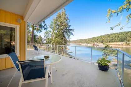 Breakfast Nook Photo of 225 Mariners Way, Mayne Island, BC