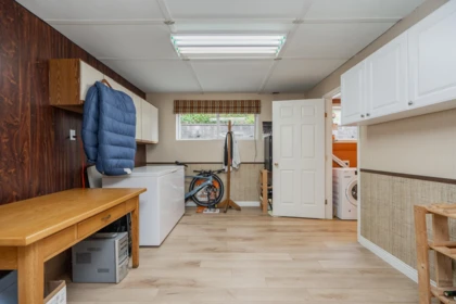 Hallway Photo of 259 College Park Way, Port Moody, BC