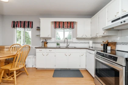 Kitchen Photo of 259 College Park Way, Port Moody, BC
