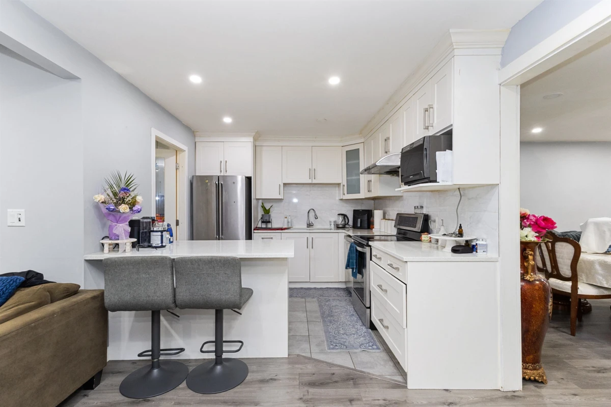 Family Room Photo of 6860 134 Street, Surrey, BC