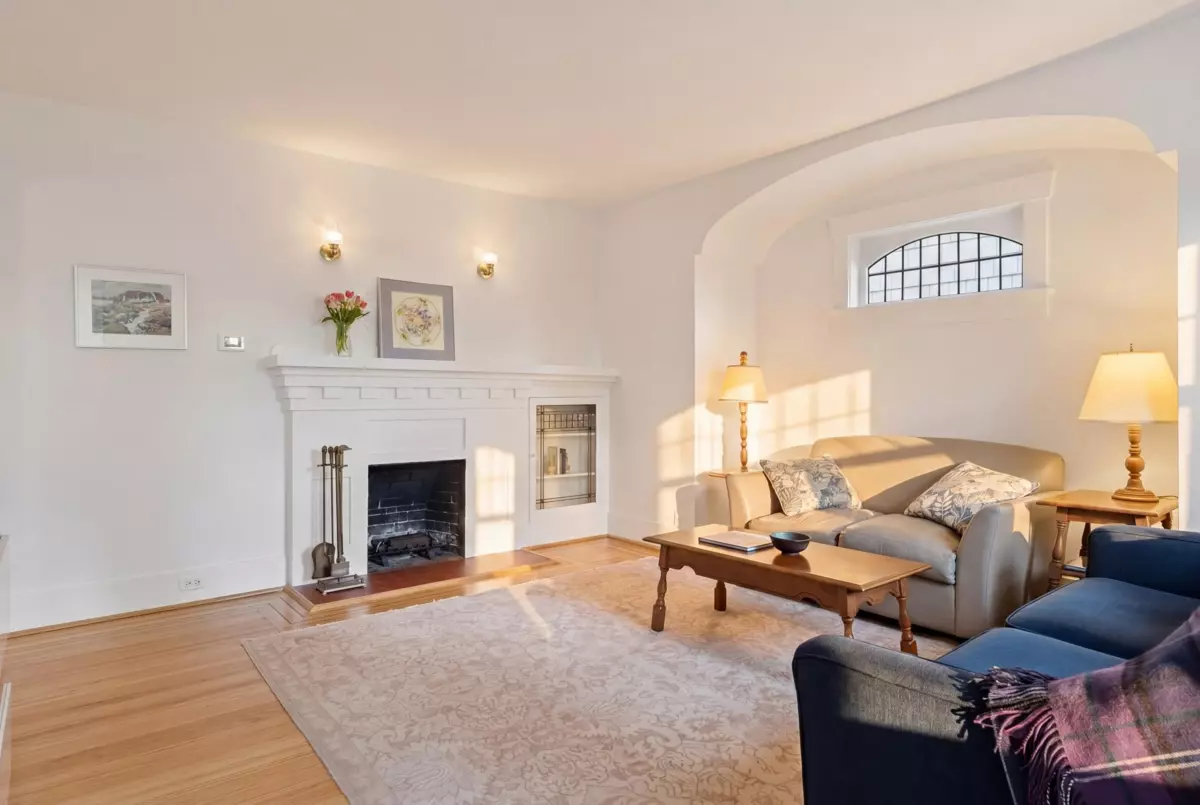 Living Room Photo of 2273 E 2nd Avenue, Vancouver, BC