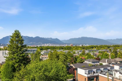 Front Yard Photo of 104 4488 Cambie Street, Vancouver, BC