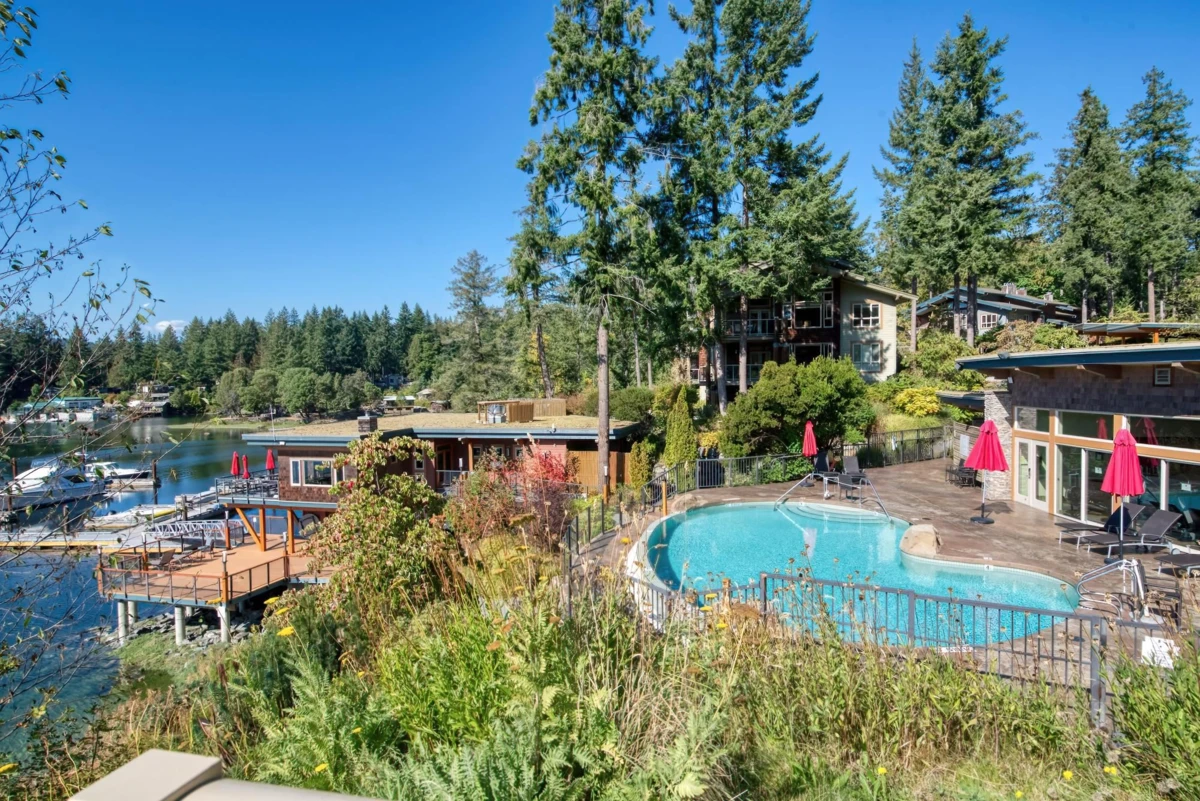 Family Room Photo of 5B 12849 Lagoon Road, Madeira Park, BC