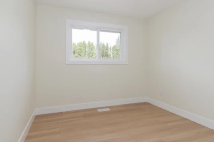 Guest Bathroom Photo of 34630 Immel Street, Abbotsford, BC