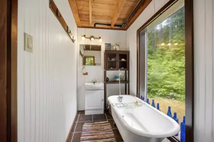 Entry Foyer Photo of 6084 North Lake Road, Egmont, BC