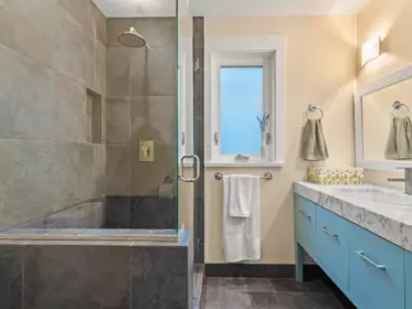 Mudroom Photo of 6252 Wellington Avenue, West Vancouver, BC