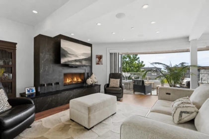 Basement Recreation Room Photo of 101 15219 Royal Avenue, White Rock, BC