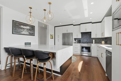 Breakfast Nook Photo of 101 15219 Royal Avenue, White Rock, BC