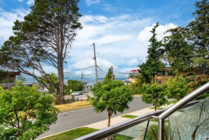 Staircase Photo of 101 15219 Royal Avenue, White Rock, BC