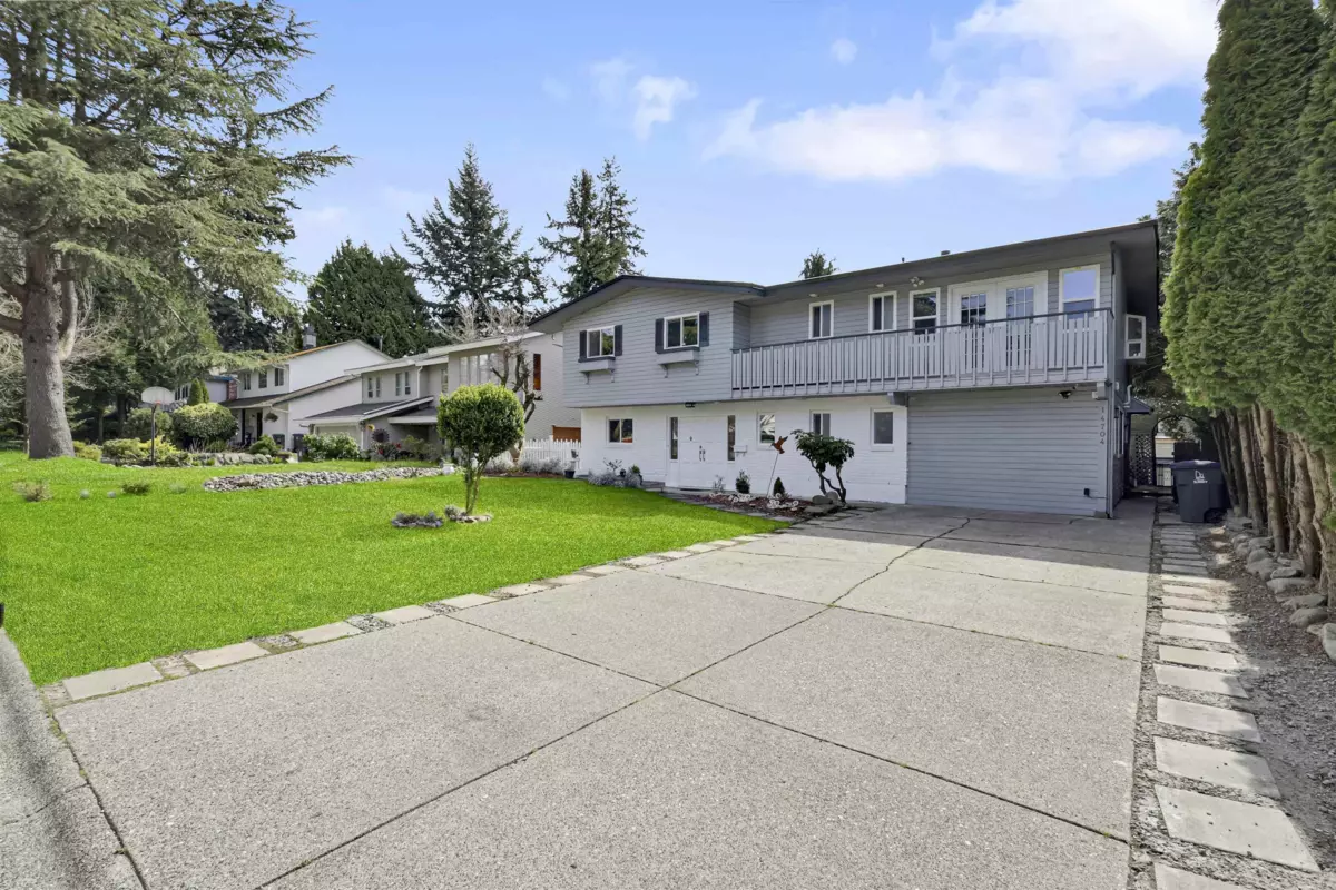 Living Room Photo of 14704 16a Avenue, Surrey, BC