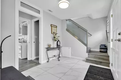 Kitchen Island Photo of 14704 16a Avenue, Surrey, BC