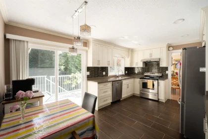 Powder Room Photo of 1722 145a Street, Surrey, BC